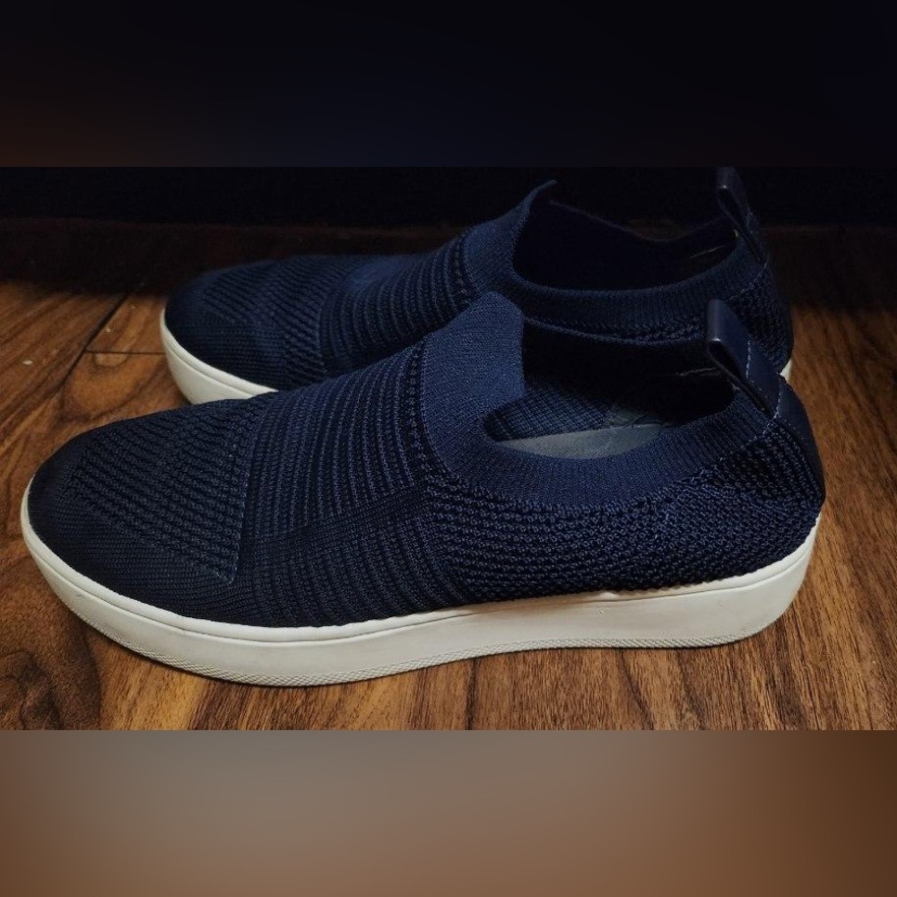 Steve Madden tennis. Navy blue color. Good condition.Size 7